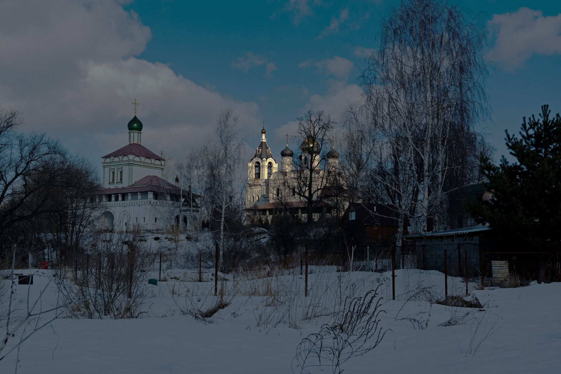 освещенные солнцем весна Фаустово Подмосковье Ново-Соловецкая Марчуговская пустынь пейзаж
