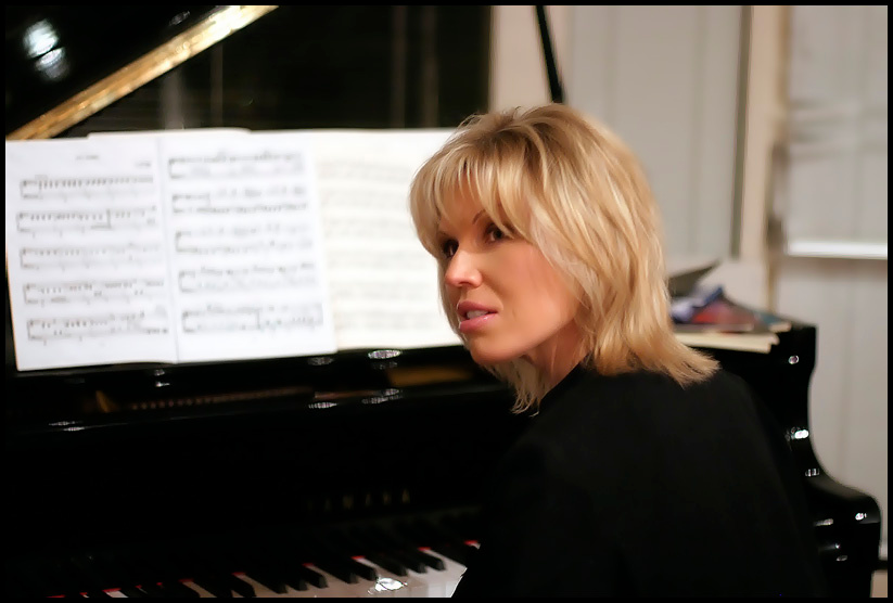 Пианистка pianist piano player пианист