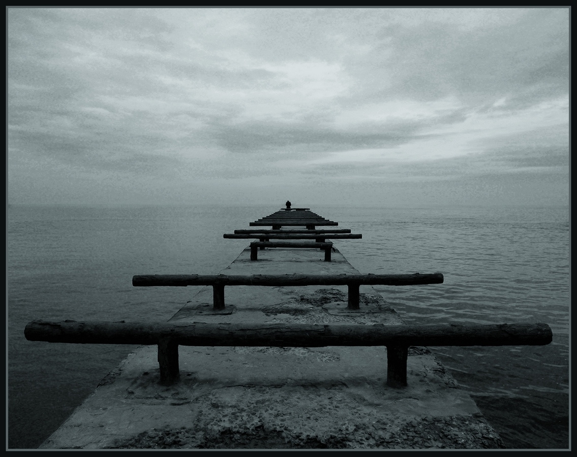 Born loneliness... пирс, море, человек
