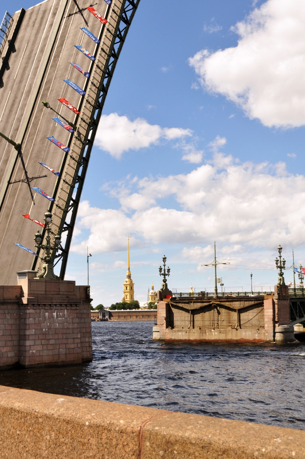 Дневной развод мост Питер Петропавловка Нева развод мостов