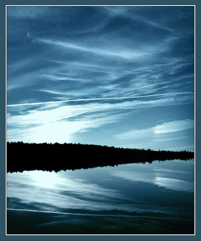 The parallel worlds отражение небо облака вода