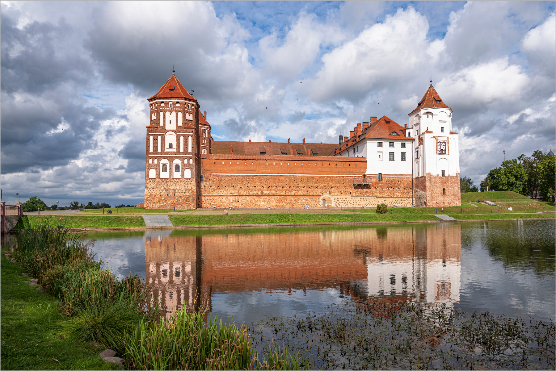 Мирский замок природа история