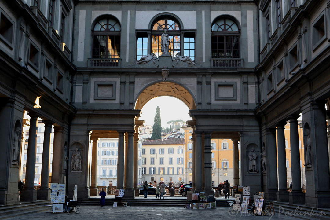 Piazzale dogli Uffizi (Firenze) 