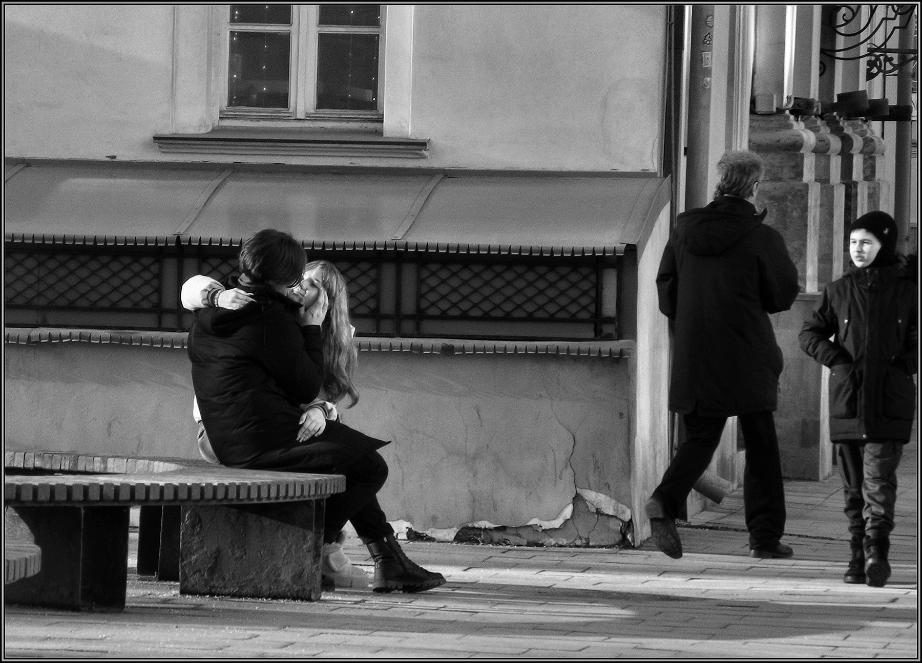 ... Опять целуются !.... улица люди события