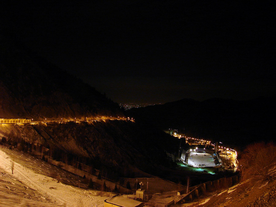 Ночной вид на медео и город горы, ночь, свет