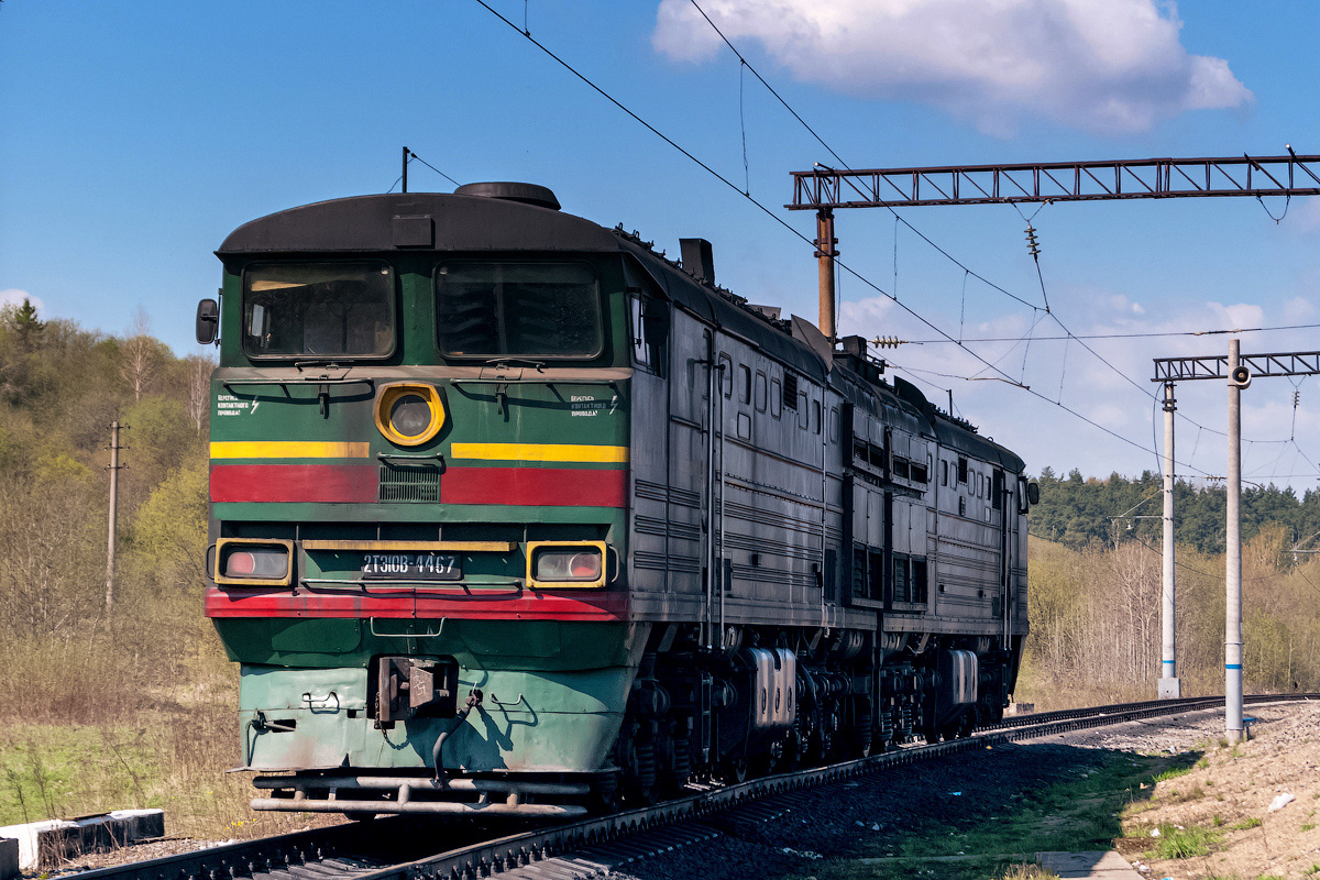 2ТЭ10В-4467 2ТЭ10В-4467 сев сжд жд галич станция транссиб поезд транспорт тепловоз