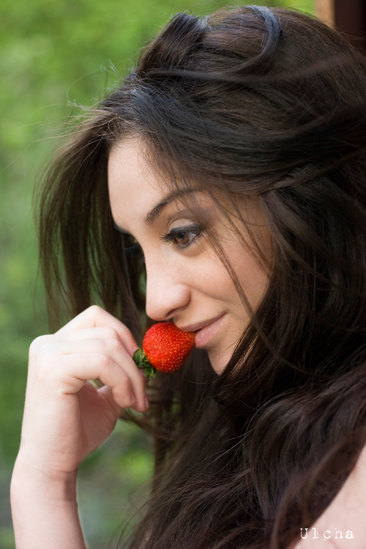 *клубничка* портрет portrait woman strawberry клубника улыбка smile ulchiva