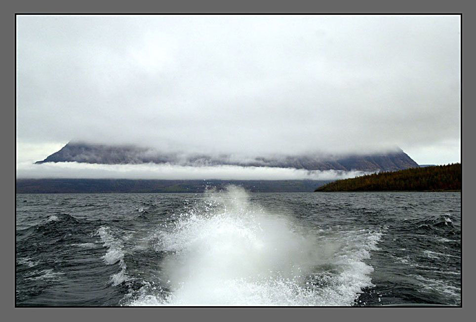 Это Север ночь,вода