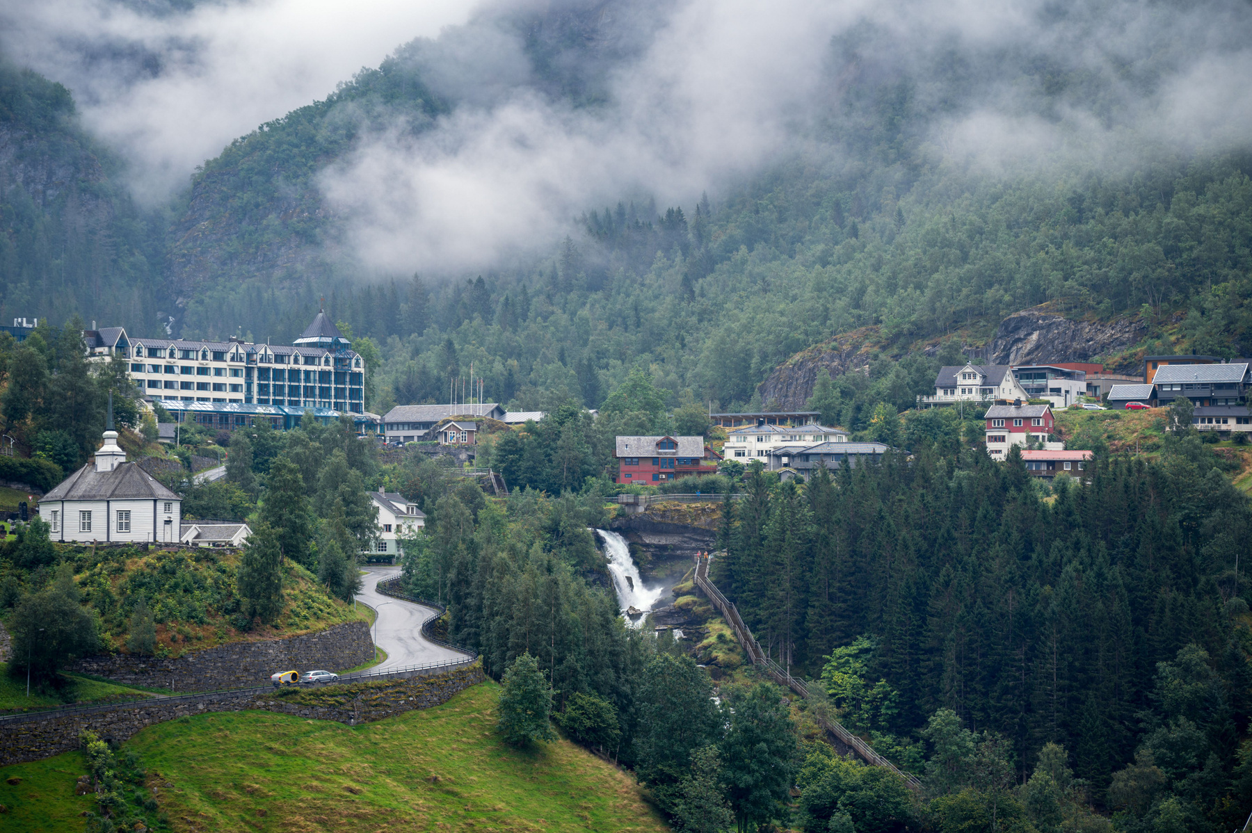 Geiranger море облака Норвегия туман водопад посёлок