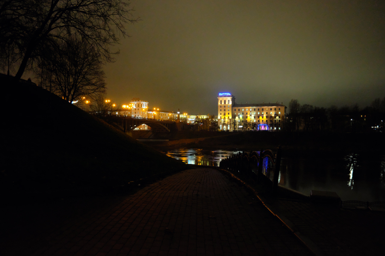 Другой берег осень река берег деревья здания