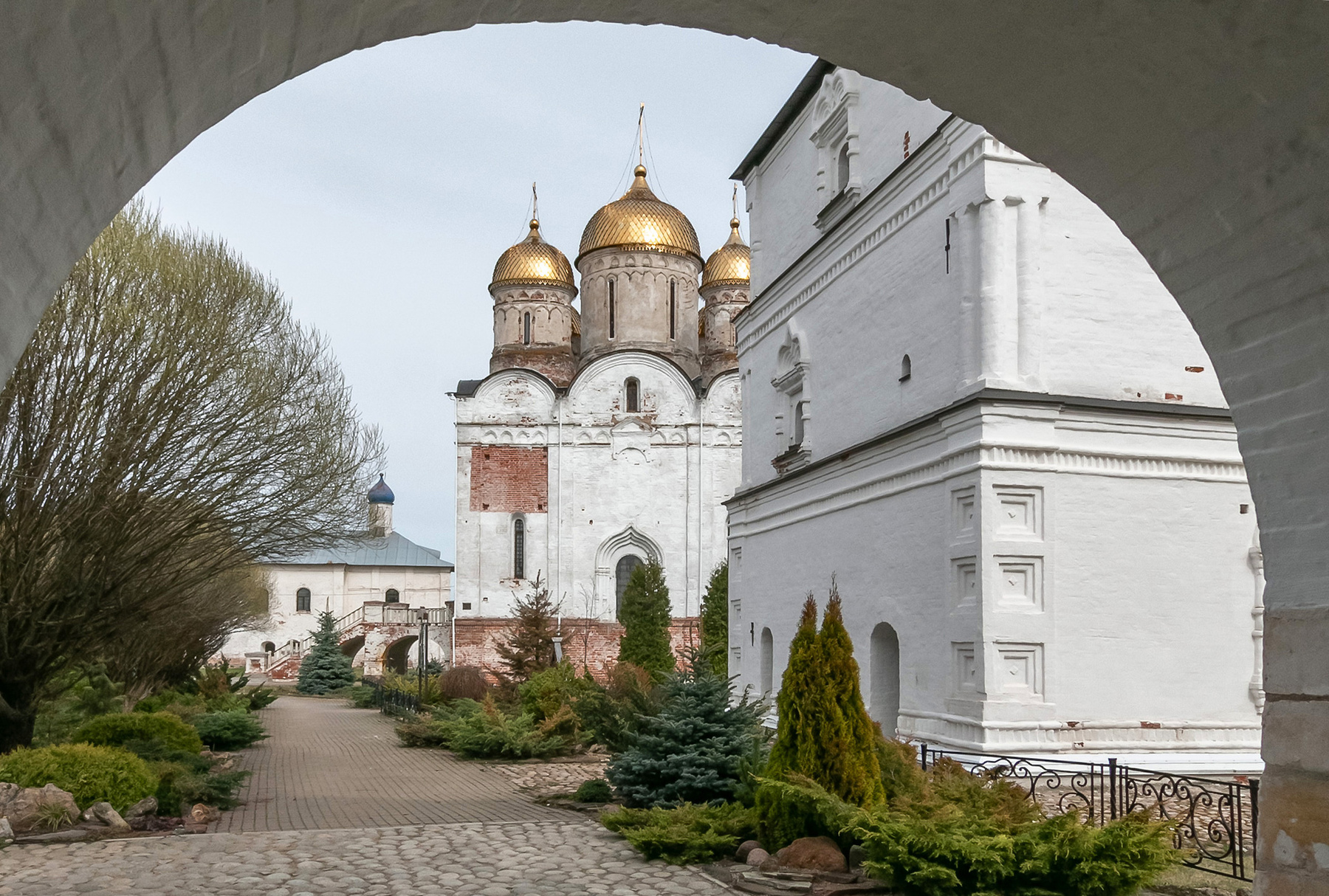 В Лужецком Ферапонтовом  мужском  монастыре. путешествия архитектура храмы церкви монастыри