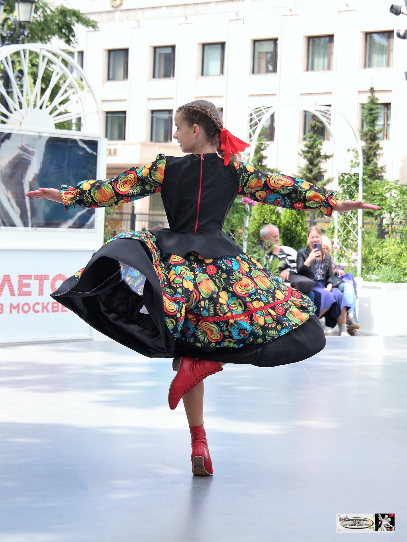 Плясовое верчение плясовая девушка забава