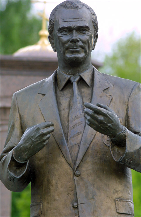 Мы живы до тех пор, пока нас помнят... Валерий Лобановский 06.01.1939 - 13.05.2002