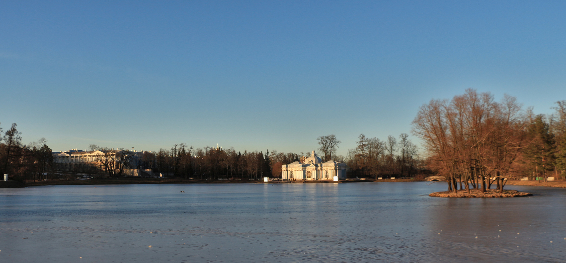 Пригородный парк царское село озеро март