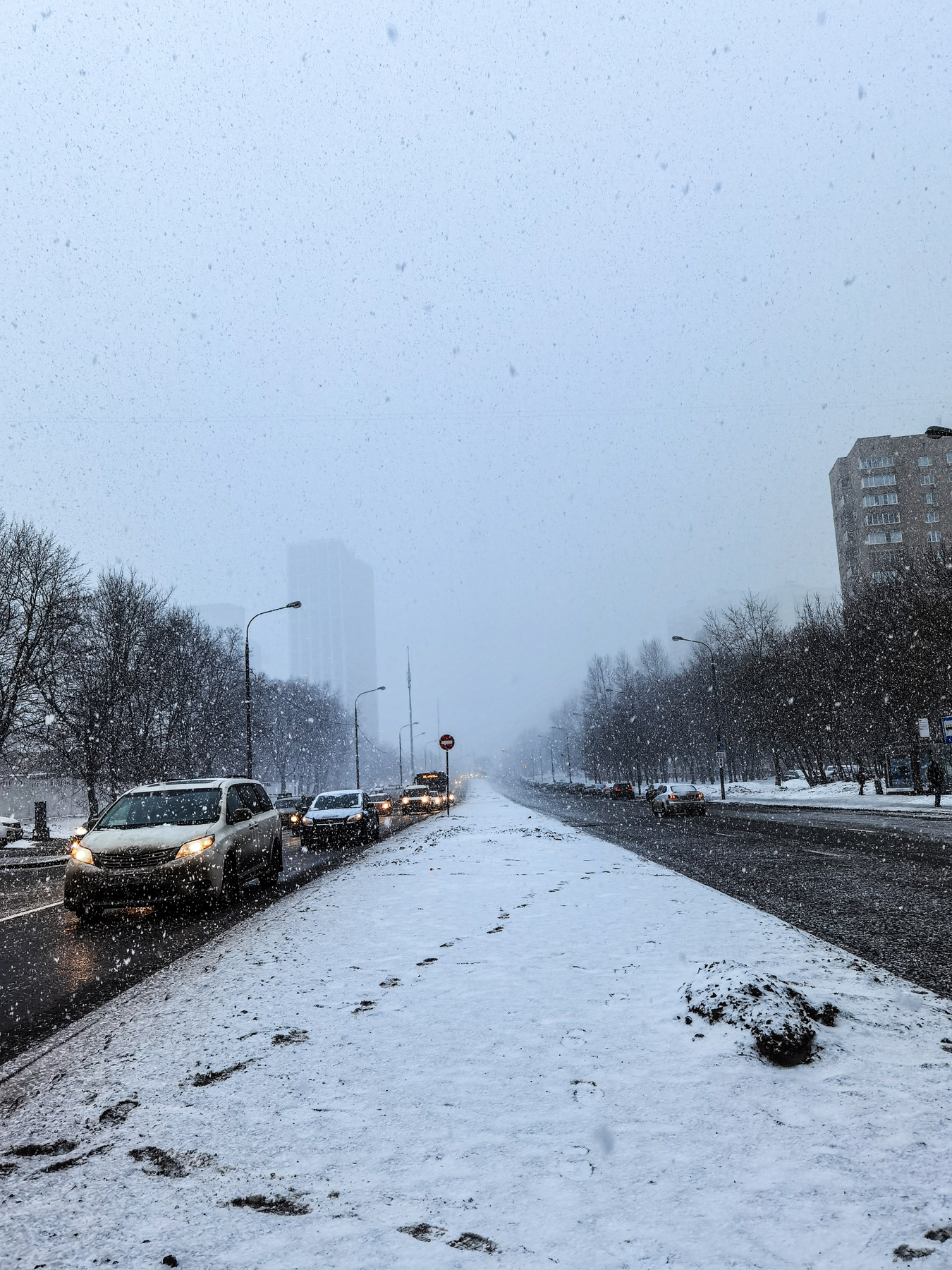 Зима в Москве зима снег метель дорога