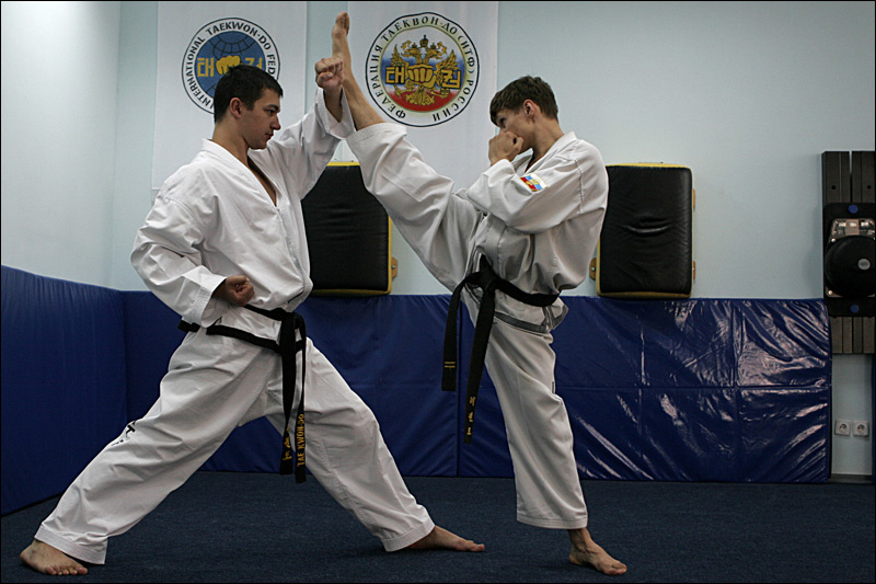 TAEKWON-DO - Защита от удара таеквон-до taekwon-do восточные спортивные единоборства