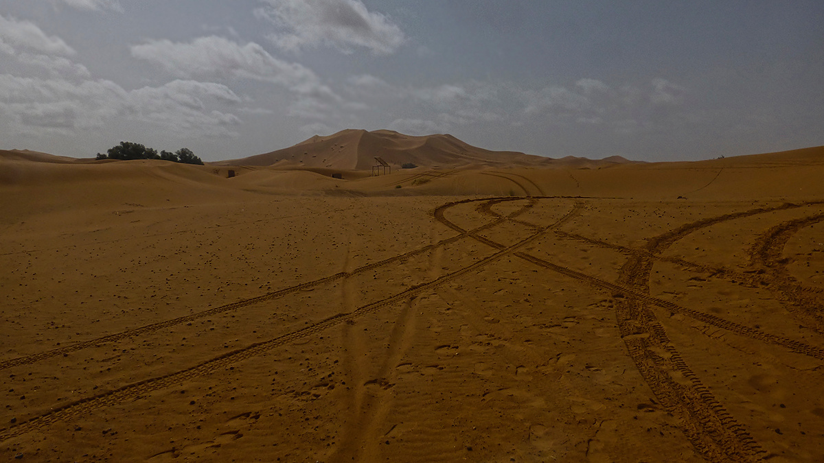 давление в шинах 0.5 и полный привод Марокко Morocco Мерзуга Merzouga местные катают тупых белых на дюну