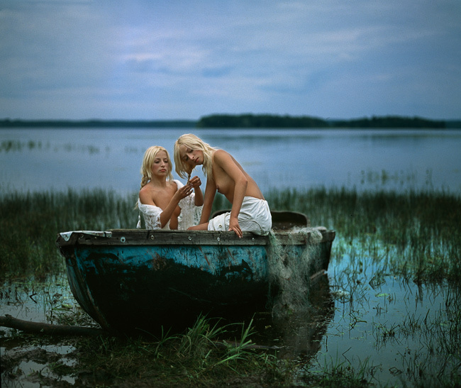 Тихие зори... озеро девушки лодка сети