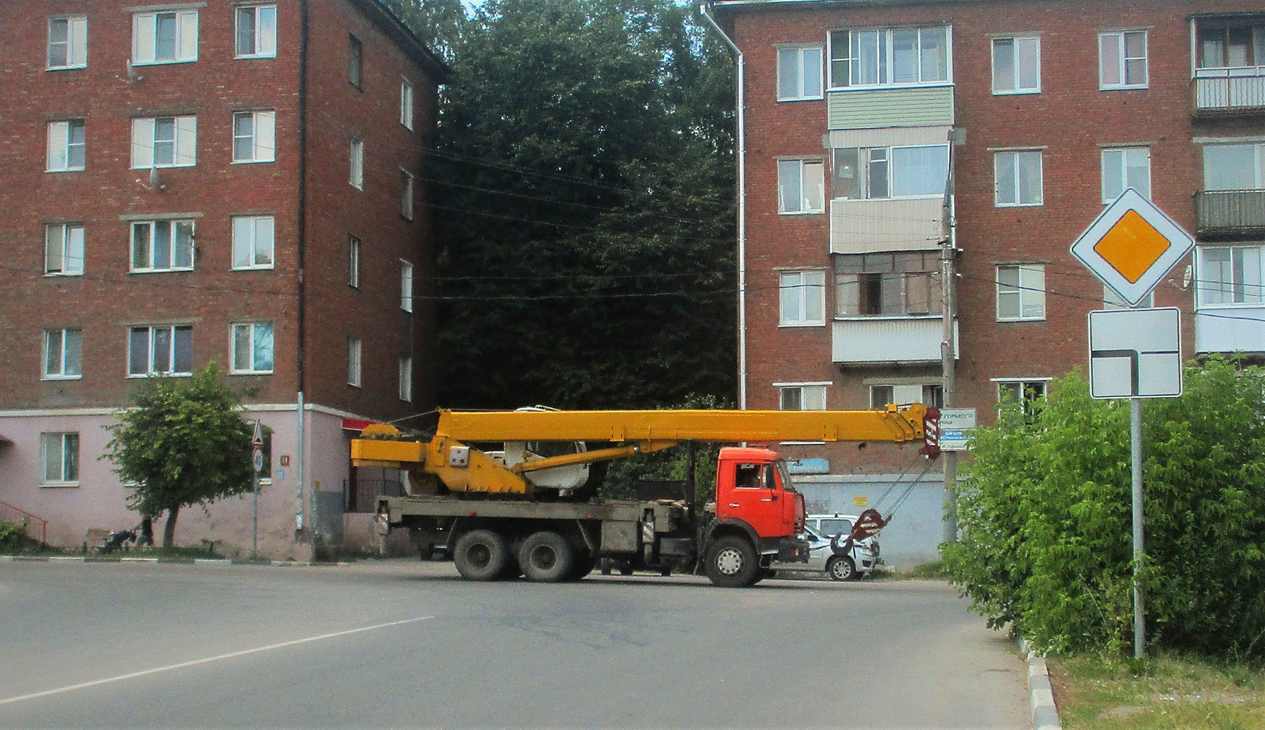 Ивановец Ивановец КАМАЗ автокран улица город лето