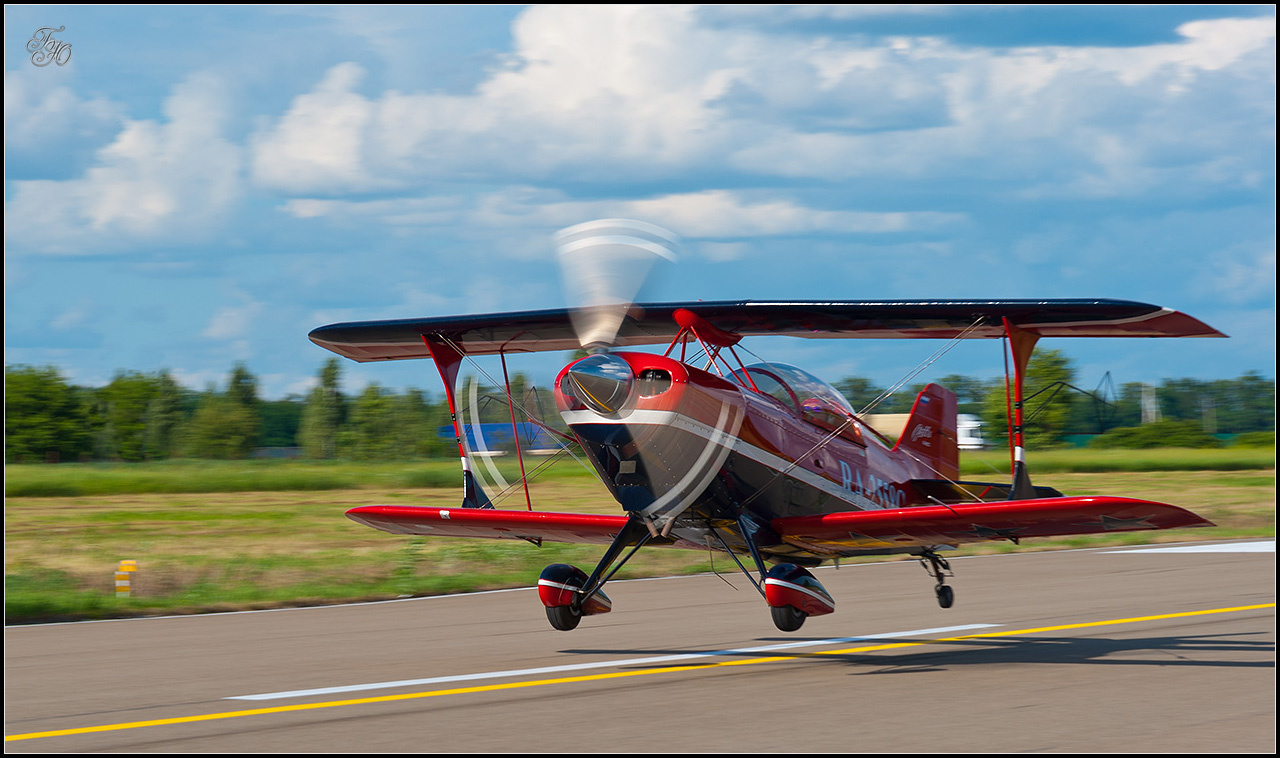 Сергей Дробот в "Pitts S-2C" на взлёте. Жосс Бомон Pitts S-2C