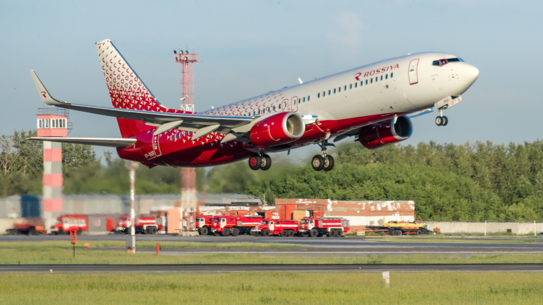 Rossiya на взлете 2017 Boeing 737 737-8LJ 737-800 Rossiya VP-BGR аэропорт взлёт июнь Новосибирск самолет споттинг Толмачево Боинг авиакомпания Россия