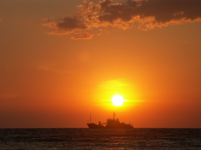 Морской бродяга-2 закат судно море