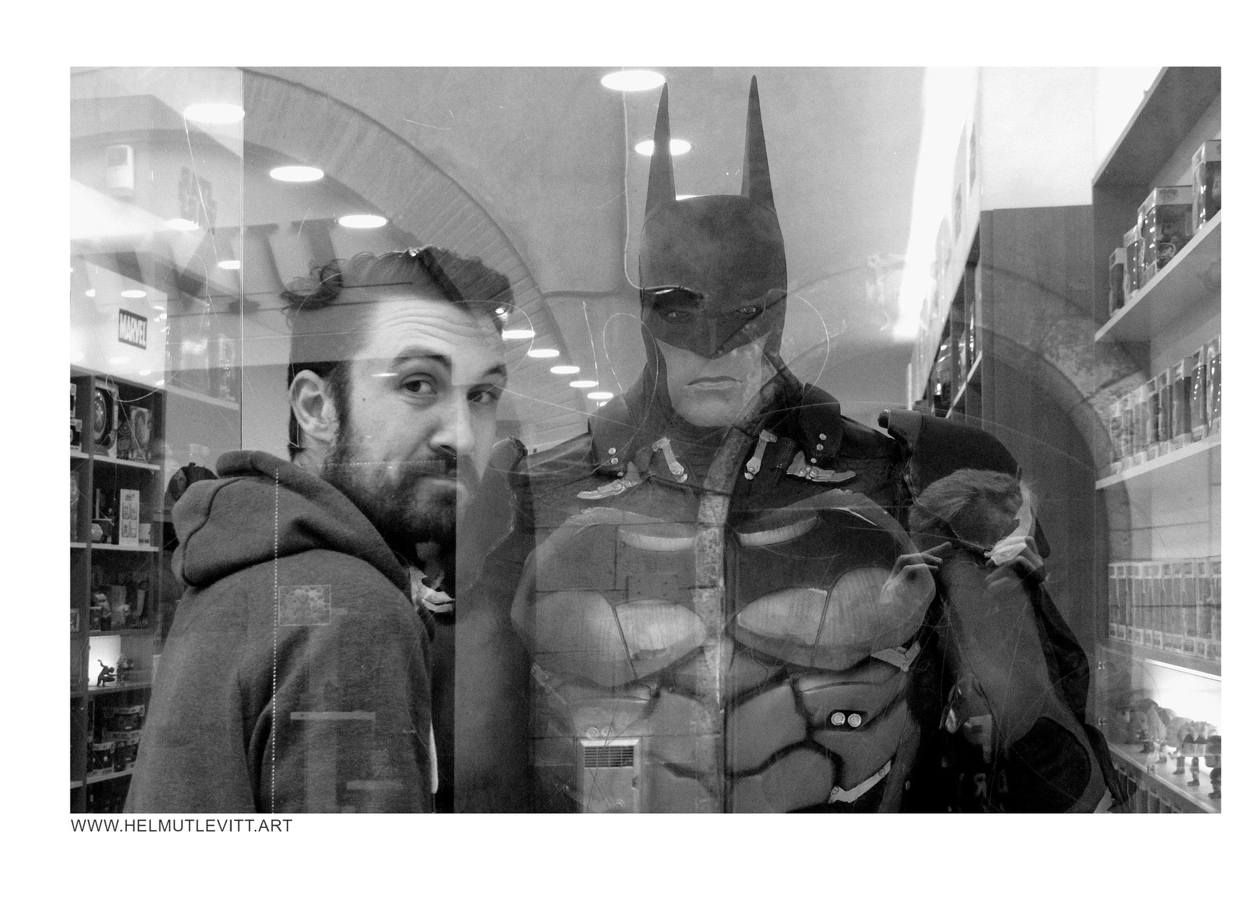 *** Toulouse Batman shopwindow www.helmutlevitt.com