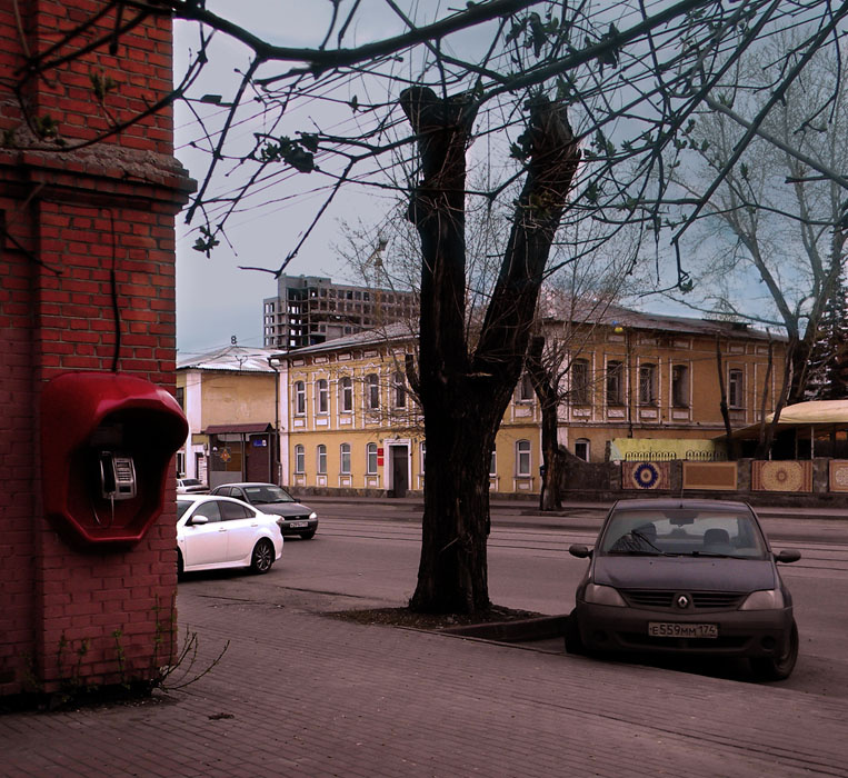 *** телефон улица здание автомобиль дерево этюд старое.дерево фотоэтюд