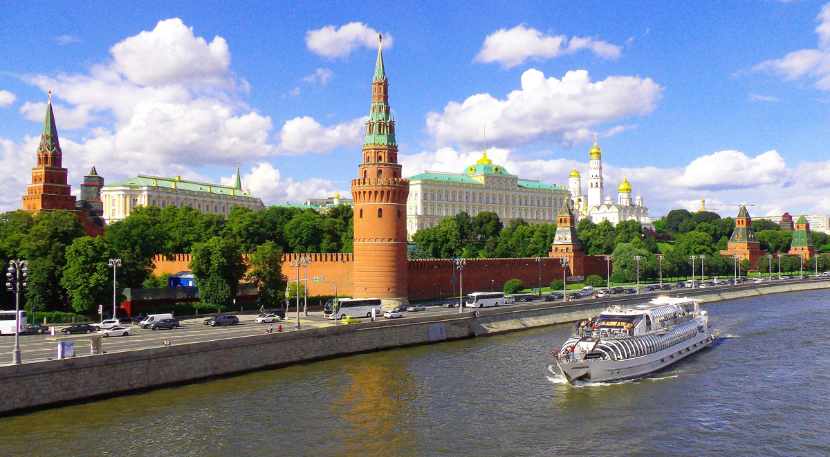 Вид на Кремль с Большого  Каменного моста (вариант) Москва Кремль Москва-река Теплоход