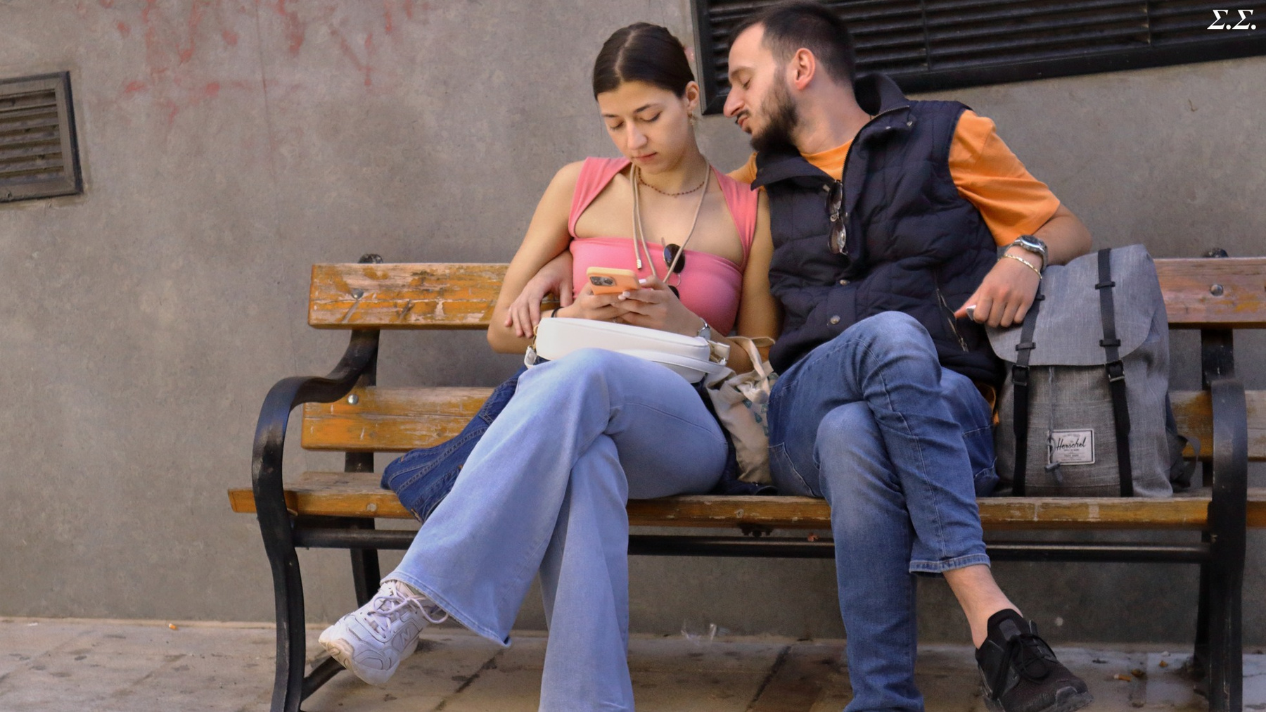 CLOSE COUPLE 