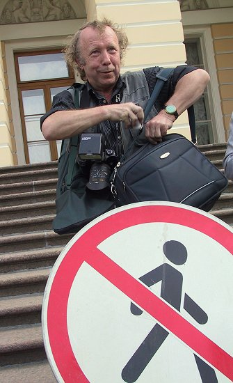 Фотографы на лестнице 2002 