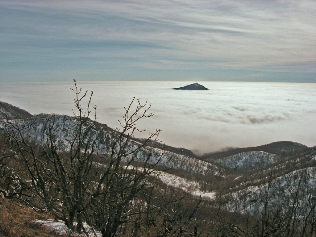 Машук над облаками горы