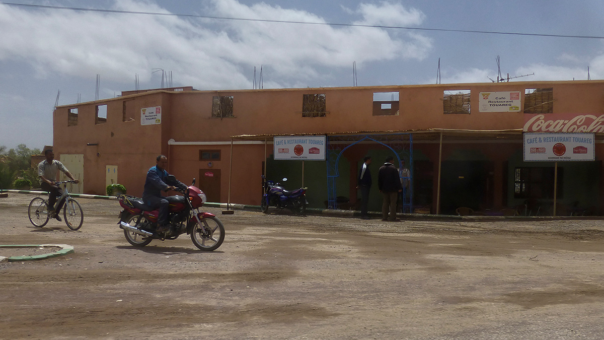 Туарег Марокко Morocco Таззарин Tazzarine кафе Туарег cafe Touareg а может и два