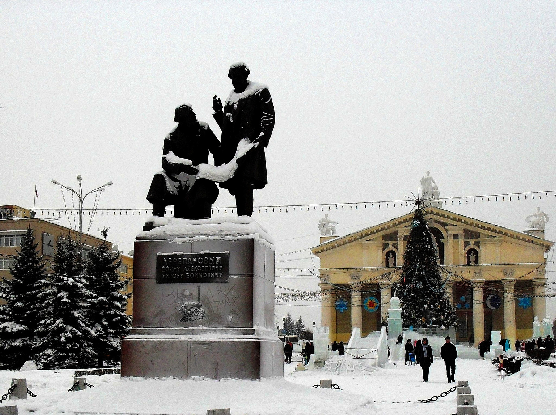 **Зимний город 