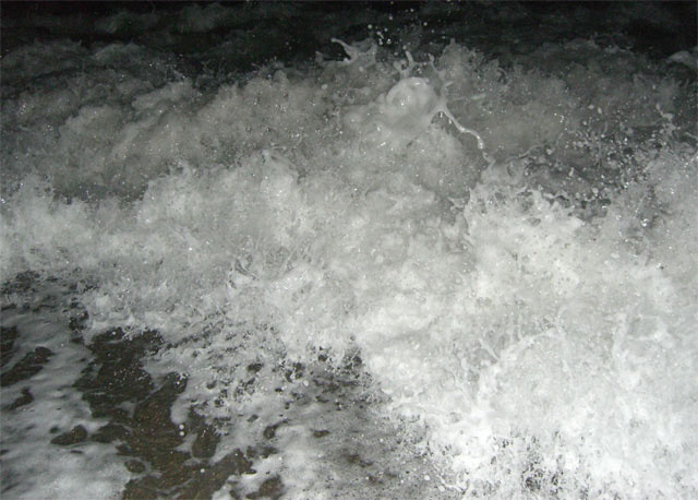Морская волна... море волны песок шторм