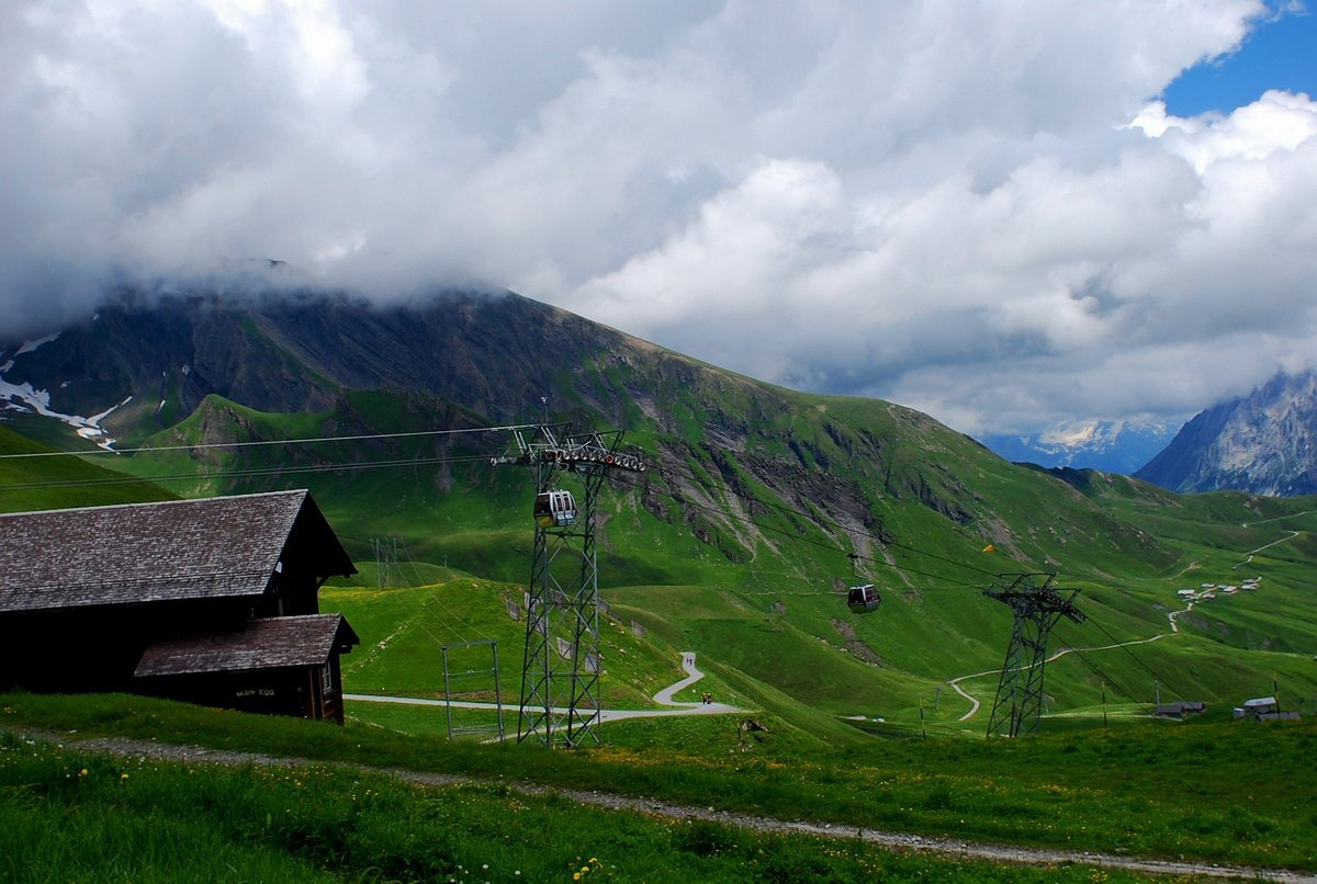 Mit Gondelbahn und Wanderschuhen Grindelwald, Switzerland