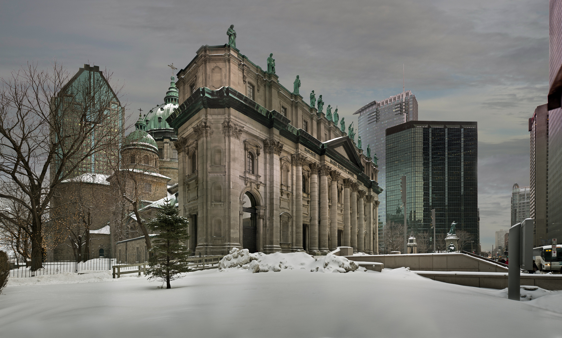 Basilique Marie-Reine-du-Monde Кафедральный собор Дева Мария-Королева Мира
