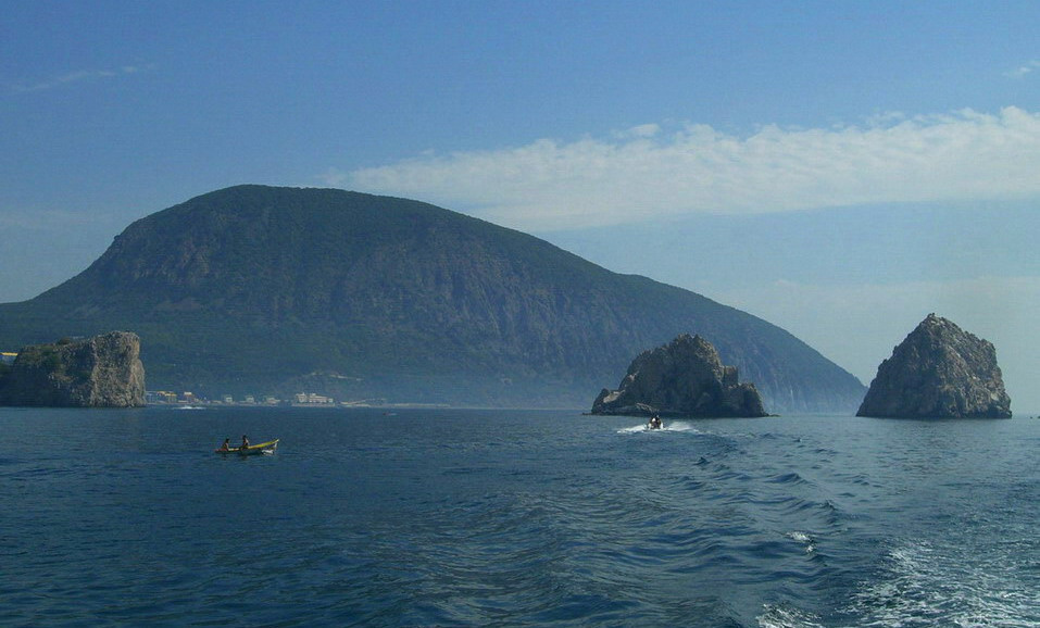 Гурзуф, полдень море, горы