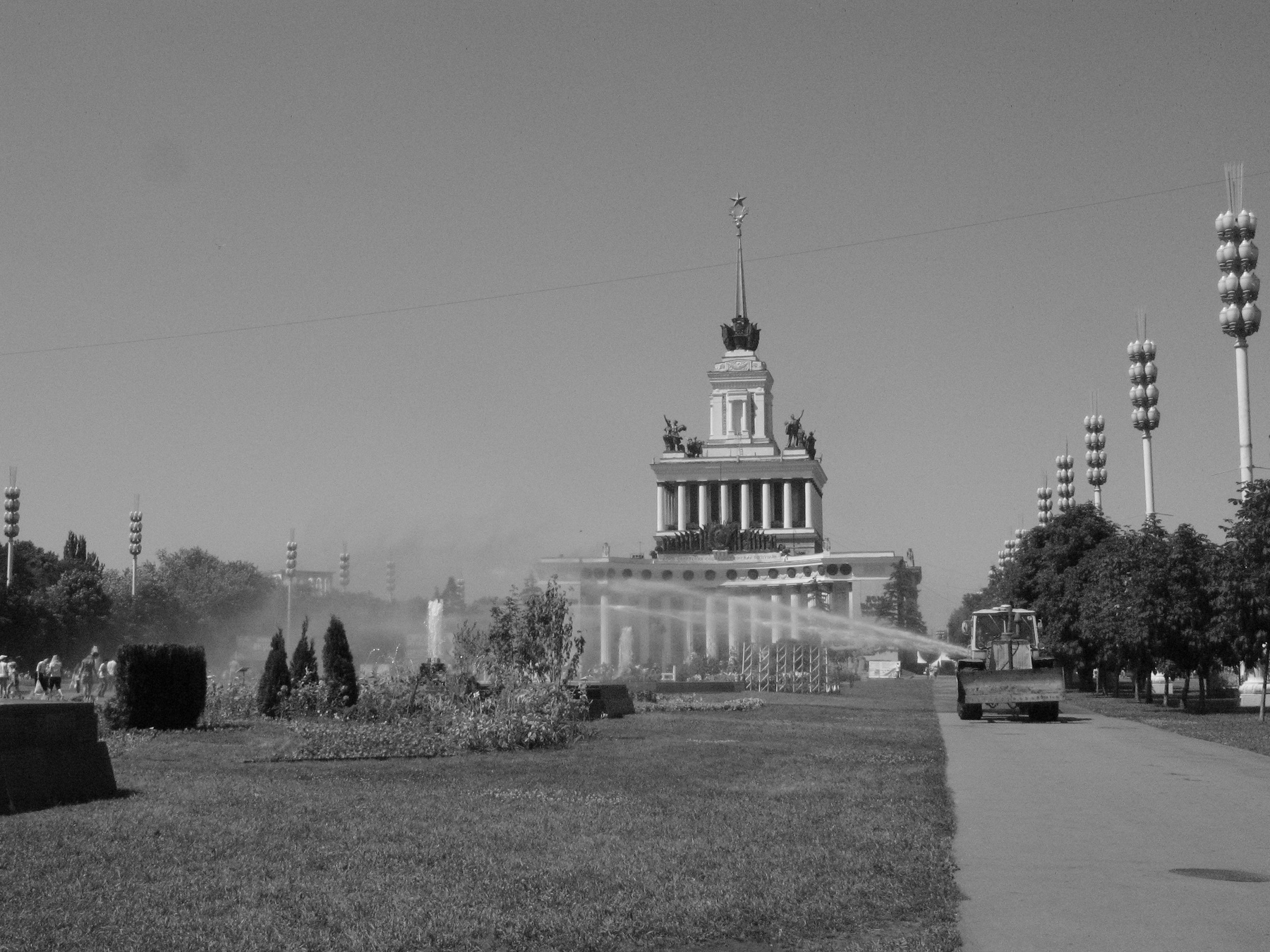 ВДНХ - памятник Союзу ВДНХ Москва Бытовая сцена