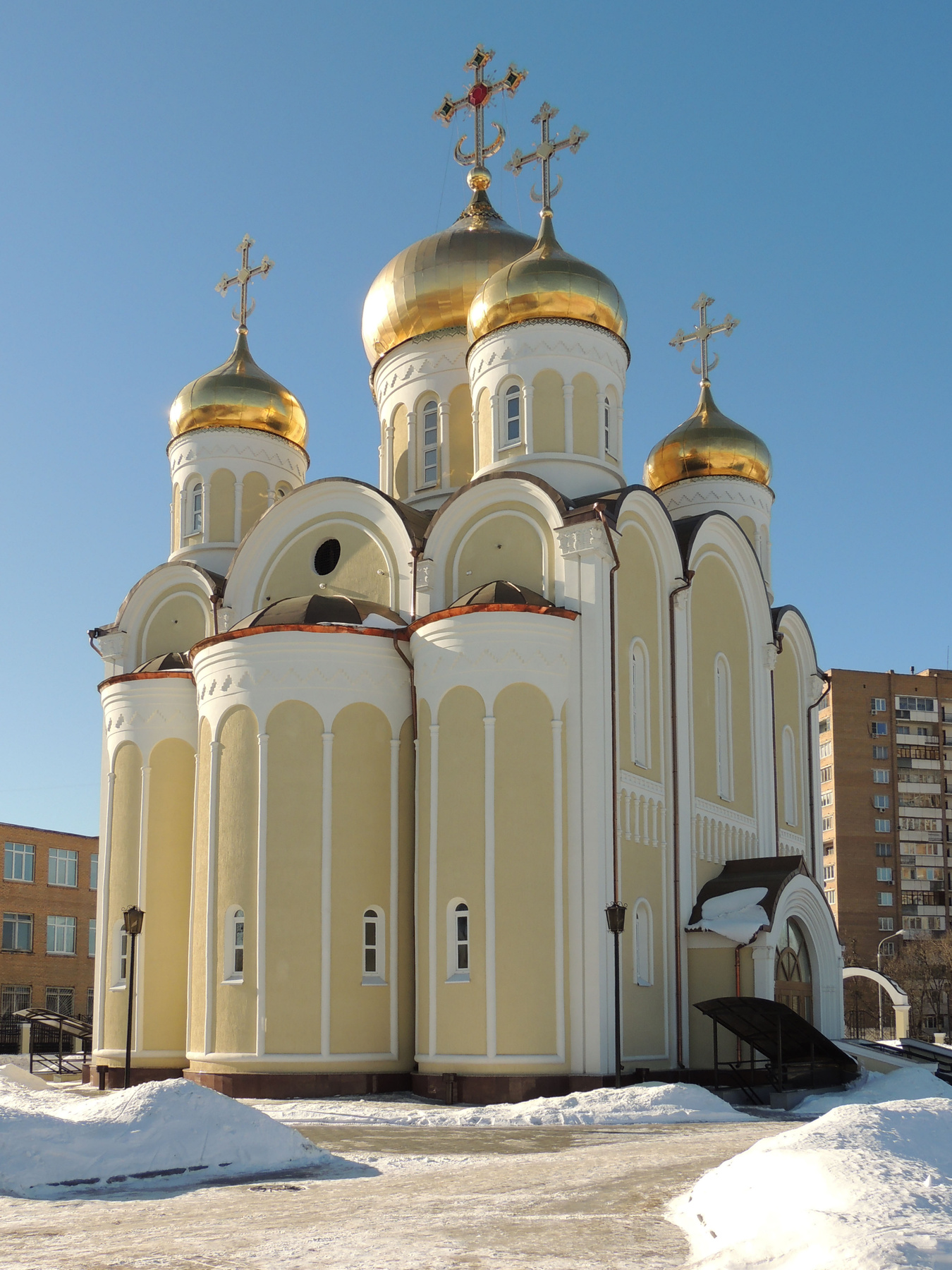 Церковь Спиридона Тримифунтского в Нагатинском Затоне. архитектура город Москва Нагатинский затон Судостроительная улица храм церковь Спиридона Тримифунтского