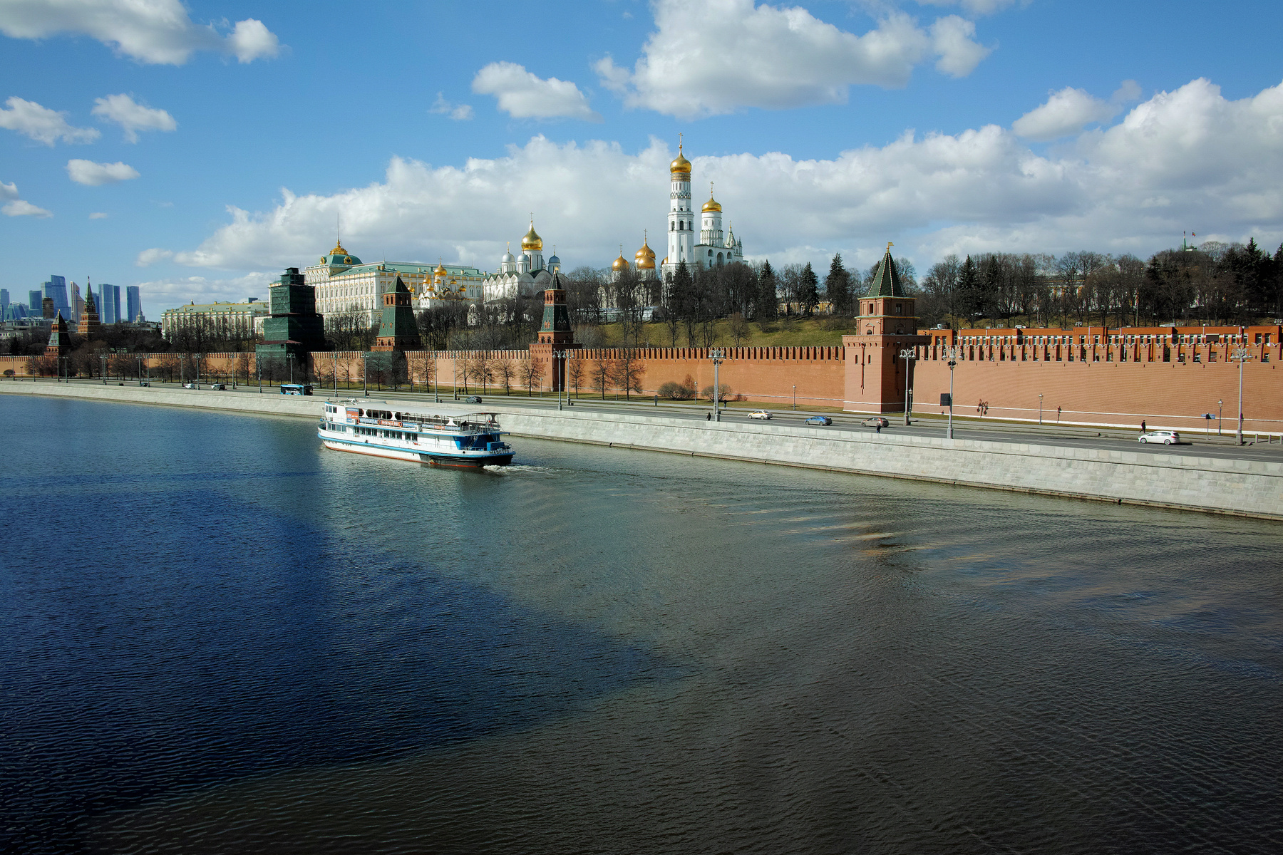 Кремлёвская набережная город Москва река набережная Кремлёвская