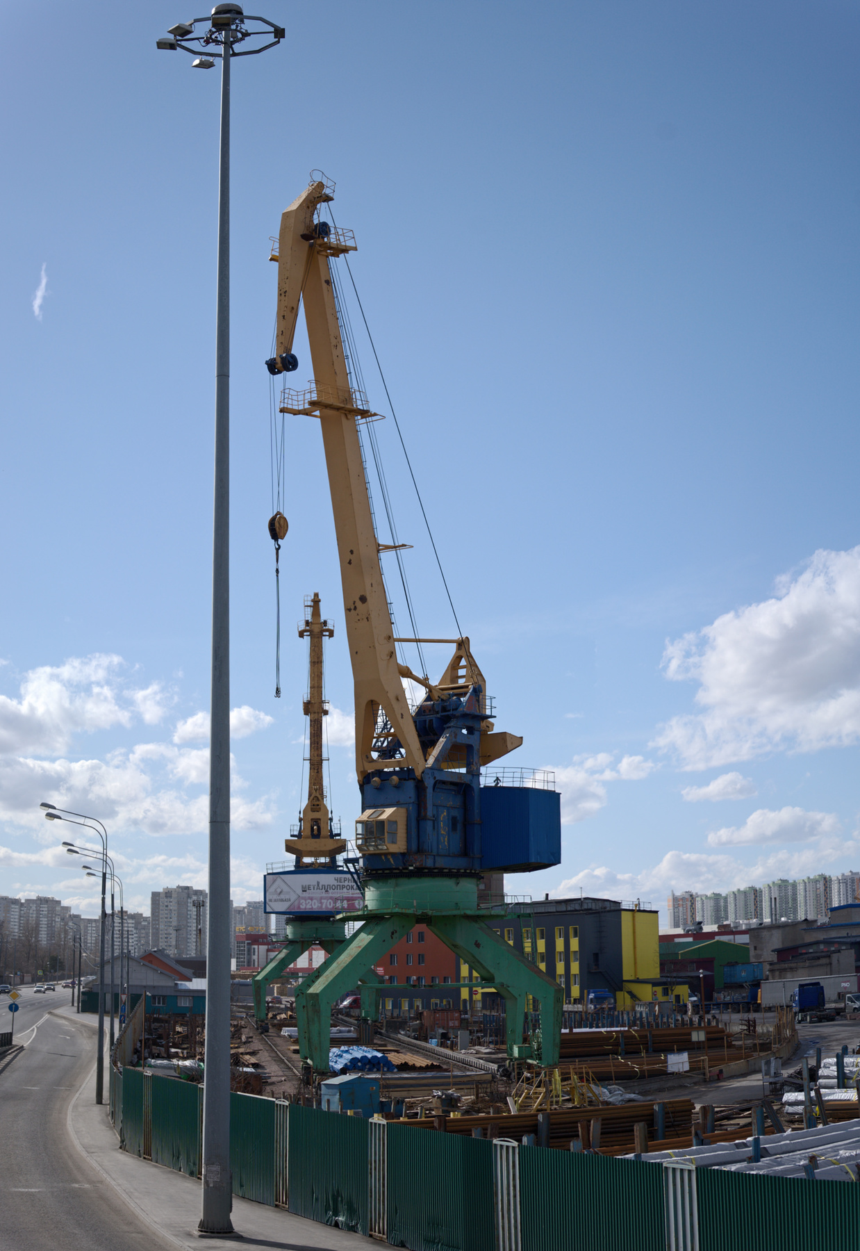 Портальный кран СПБ Первая_металлобаза портальный_кран
