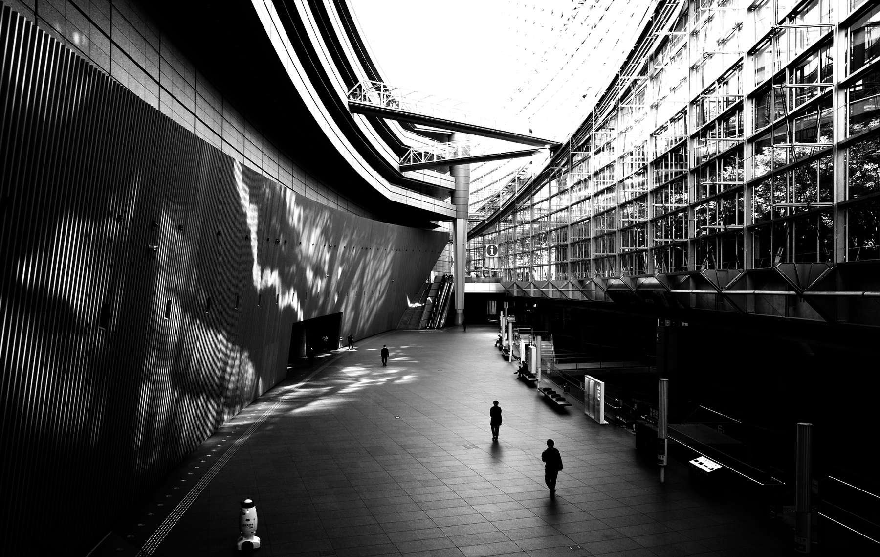 Игра солнечного света tokyo international forum токио архитектура конгресс центр свет солнце отражение