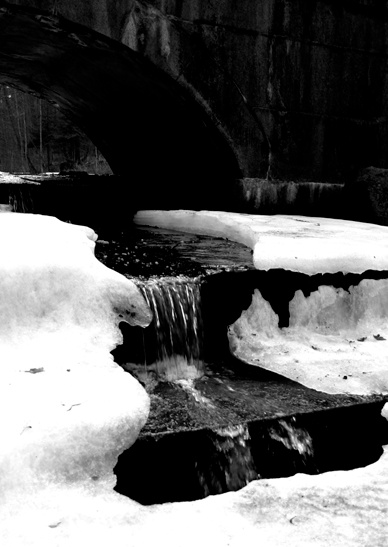 Black&White лед водопад мост