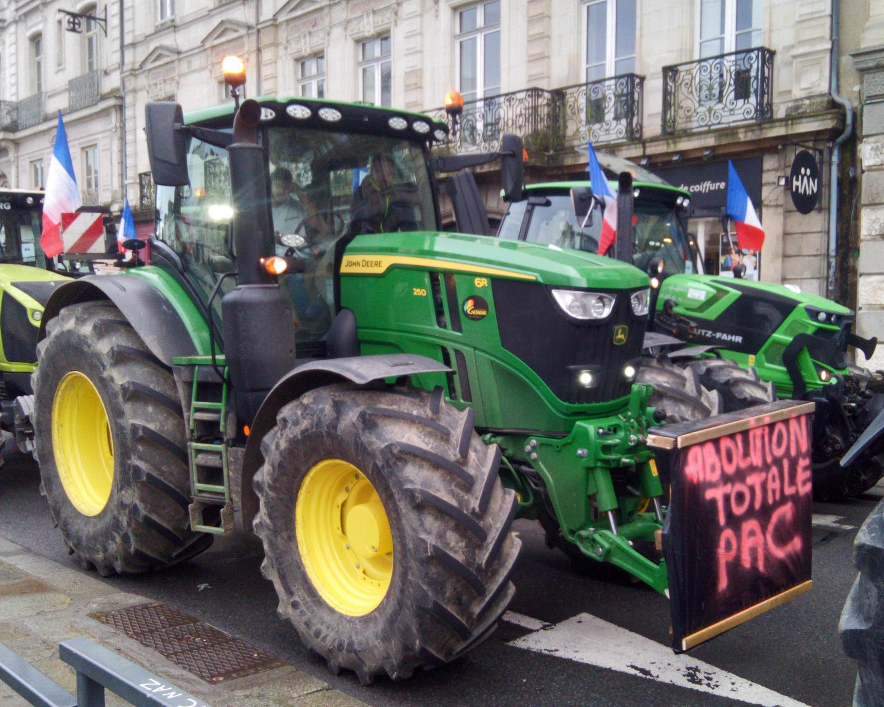 "Джон Дир" против! трактор John Deere Джон Дир Ренн манифестация