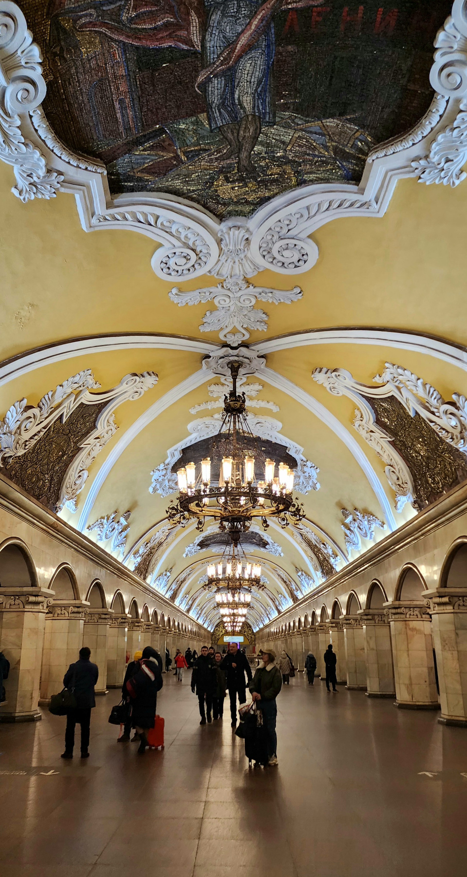 В метро 