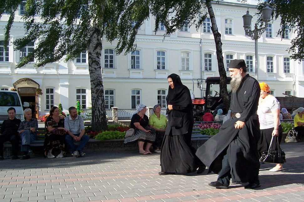 Почаевская Лавра  Почаевская Лавра паломники
