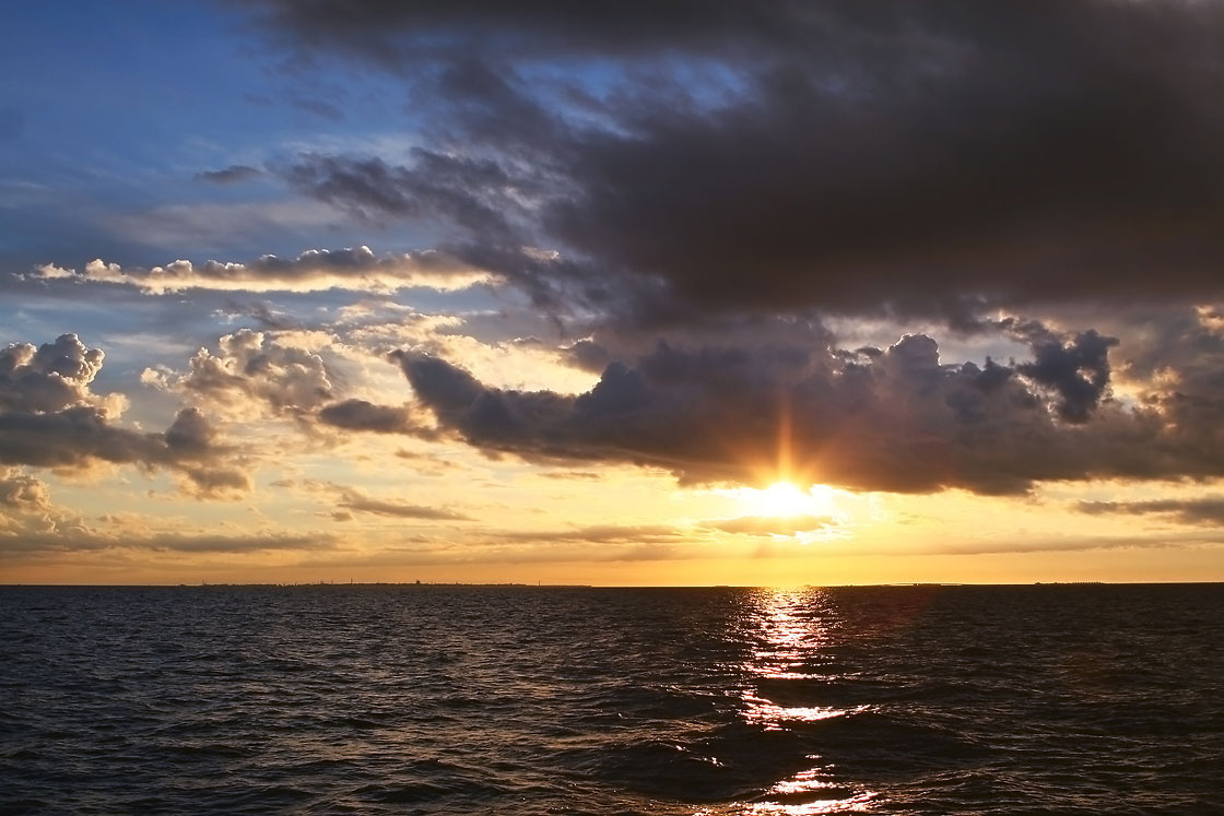 sunset2 закат солнце лучи море залив волны вода небо тучи