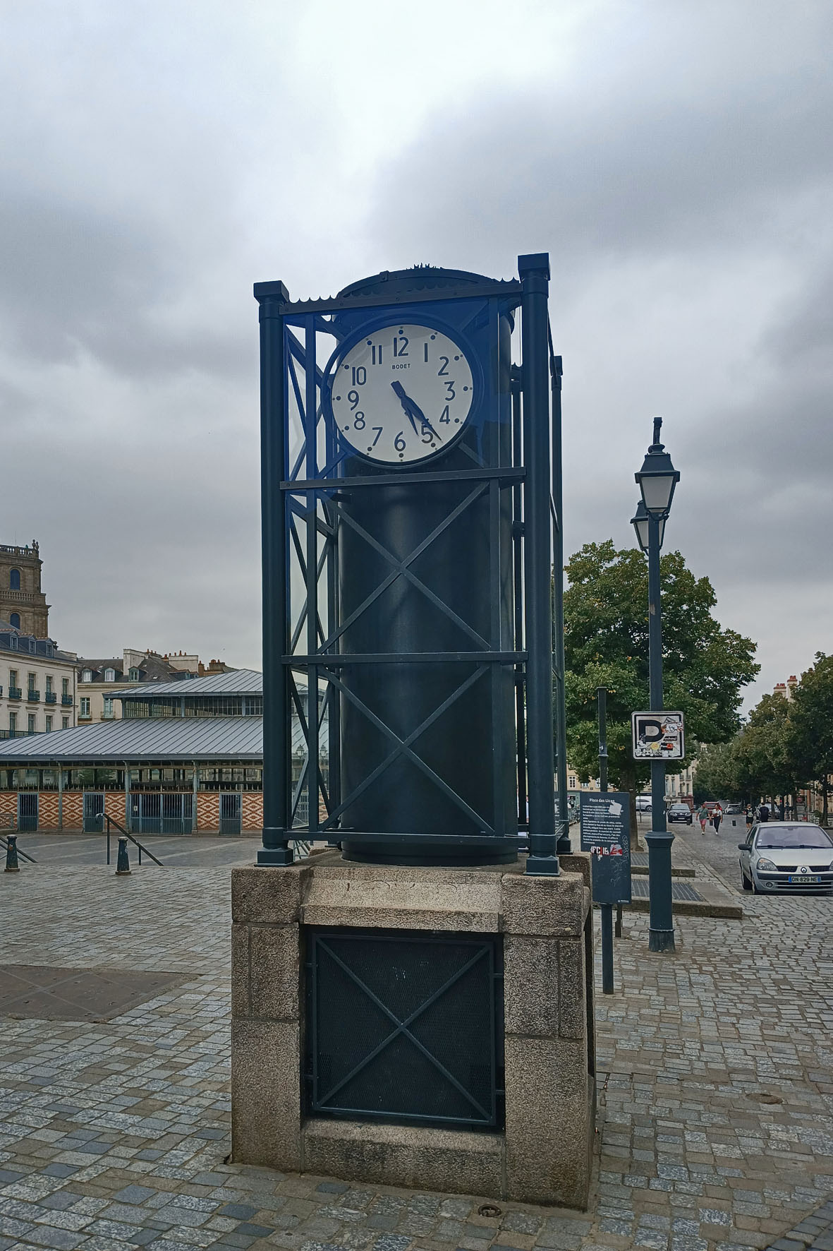 Времена возвращаются! Бретань Bretagne Ренн Rennes часы Lices