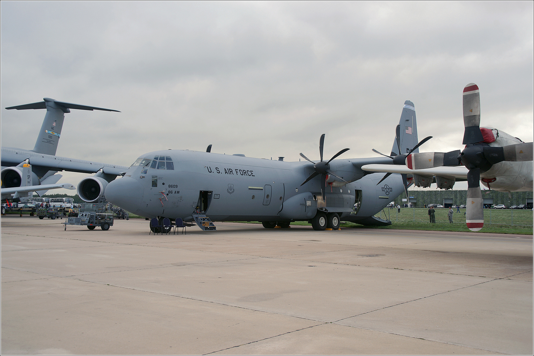 C-130J С-130 C-130J ВМС США авиация самолёт стоянка Жуковский МАКС-2011